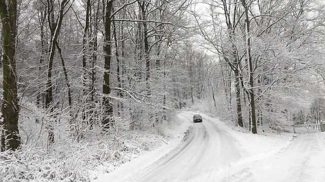 Bezpieczna jazda zimą – na czym ona polega?